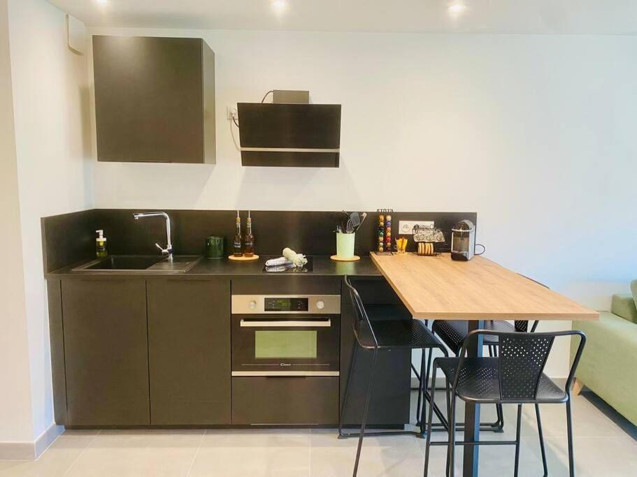 "Royal" Magnifique Appartement Avec Vue Sur Le Cadre Royal Sete Luaran gambar