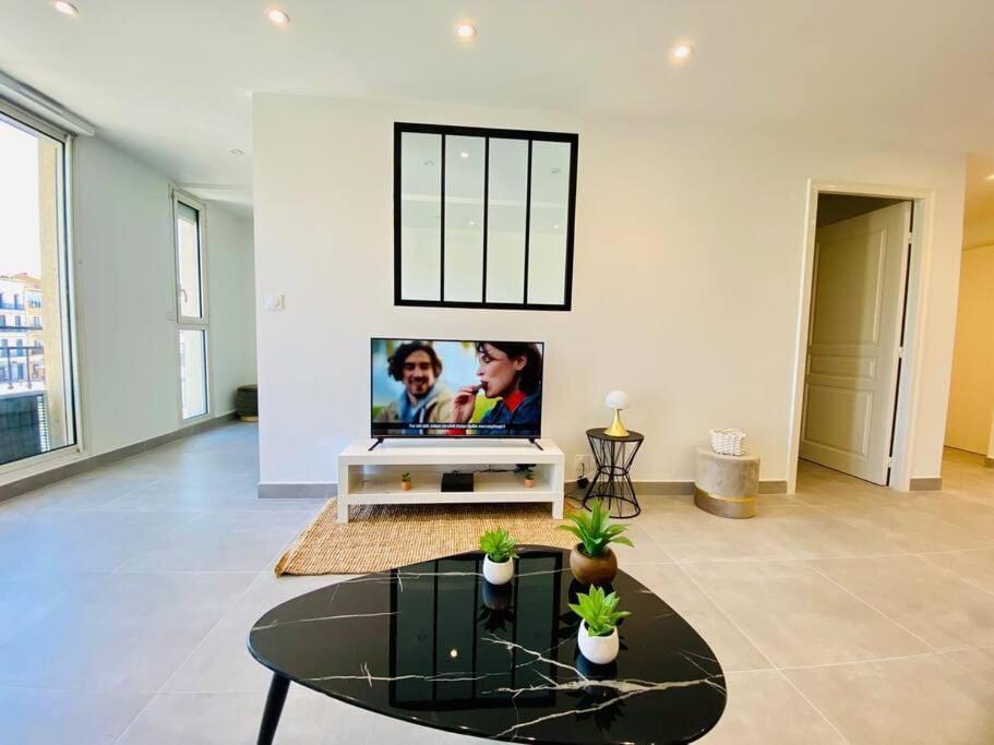 "Royal" Magnifique Appartement Avec Vue Sur Le Cadre Royal Sete Luaran gambar