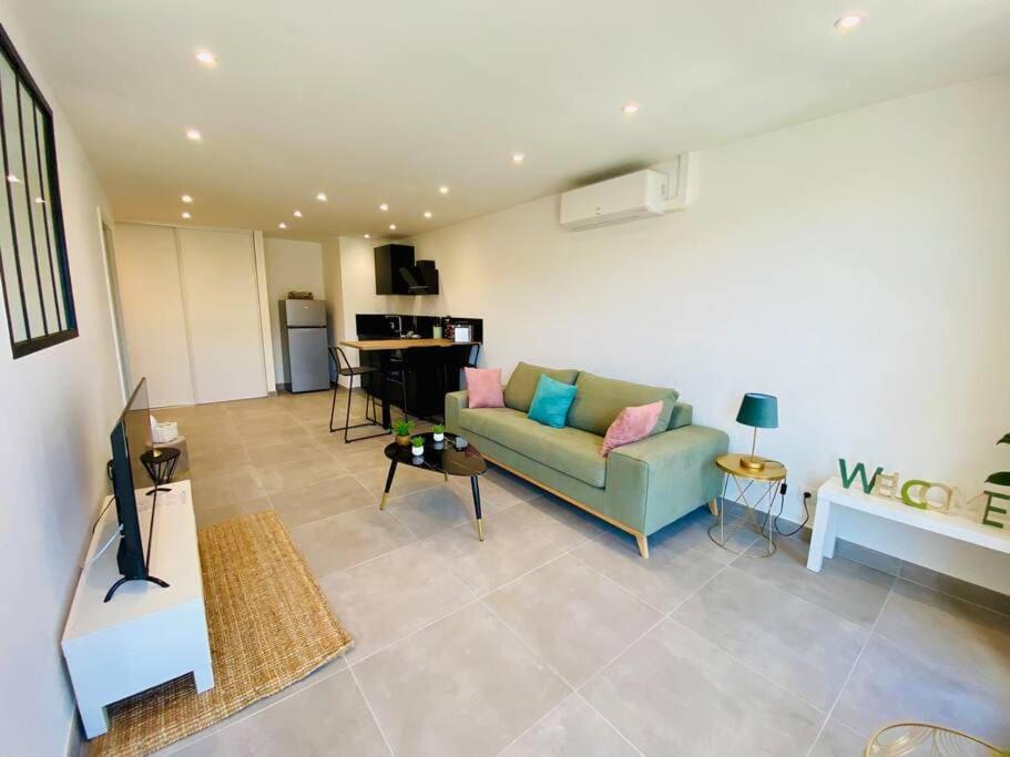 "Royal" Magnifique Appartement Avec Vue Sur Le Cadre Royal Sete Luaran gambar