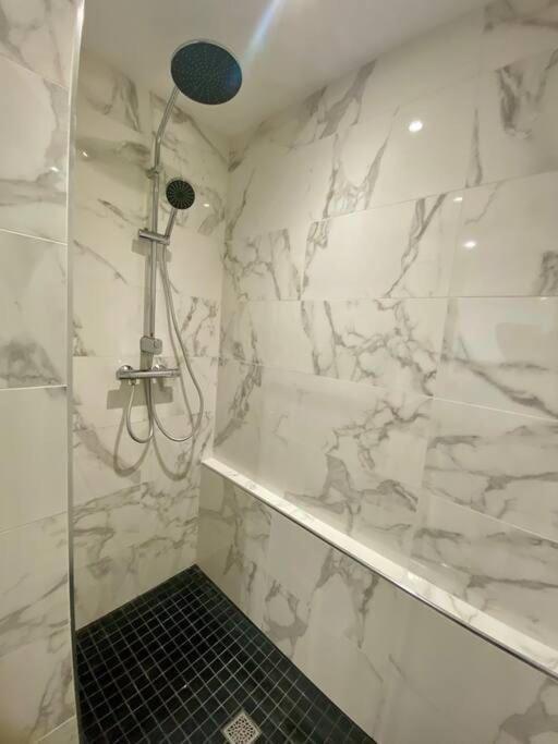 "Royal" Magnifique Appartement Avec Vue Sur Le Cadre Royal Sete Luaran gambar